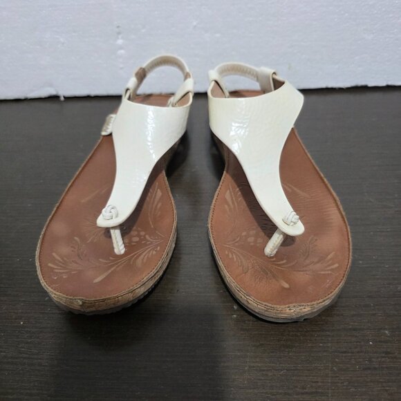 Tommy Bahama Off White Leather Thong Sandals 7 - Picture 8 of 11